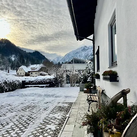 Leischerei Apartman *