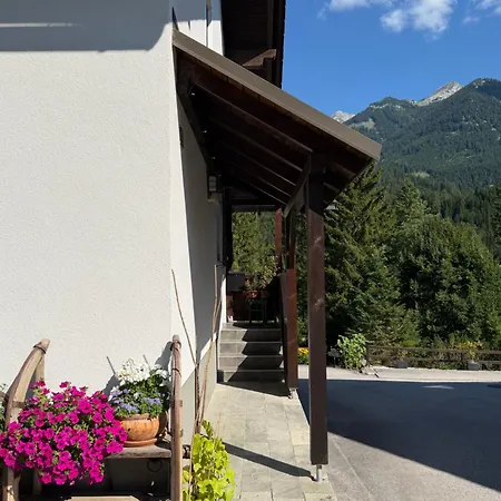 Leischerei Apartman *